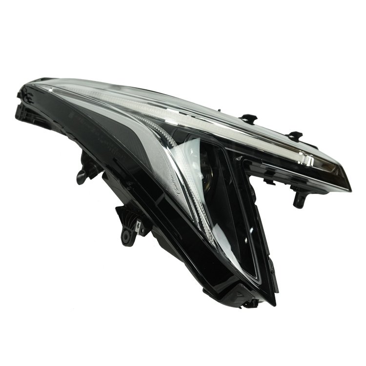 Cadillac XT4 headlight - Image 3
