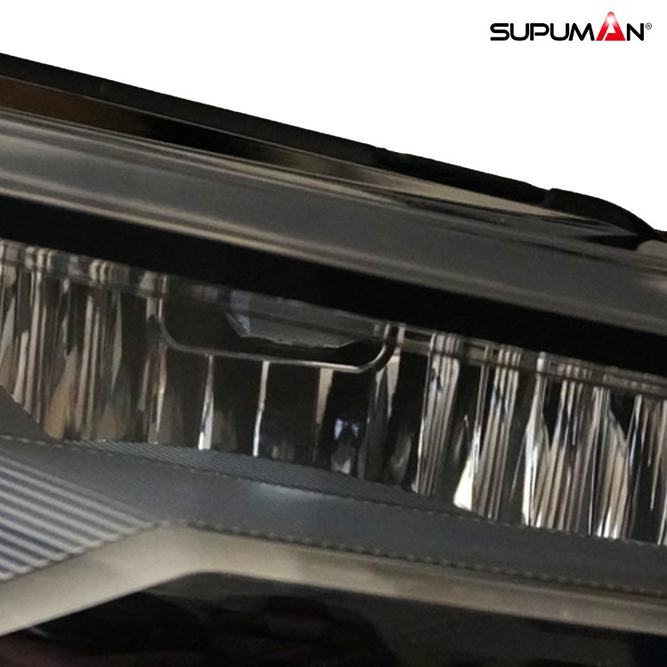 Cadillac CT4 head lamp - Image 5