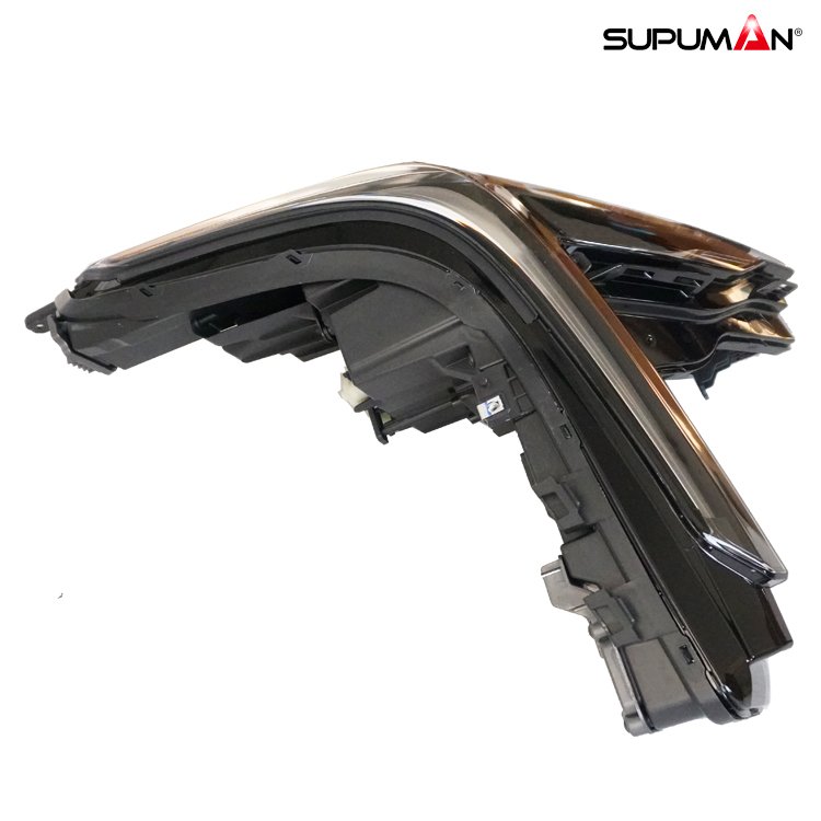 Cadillac CT4 head lamp - Image 4