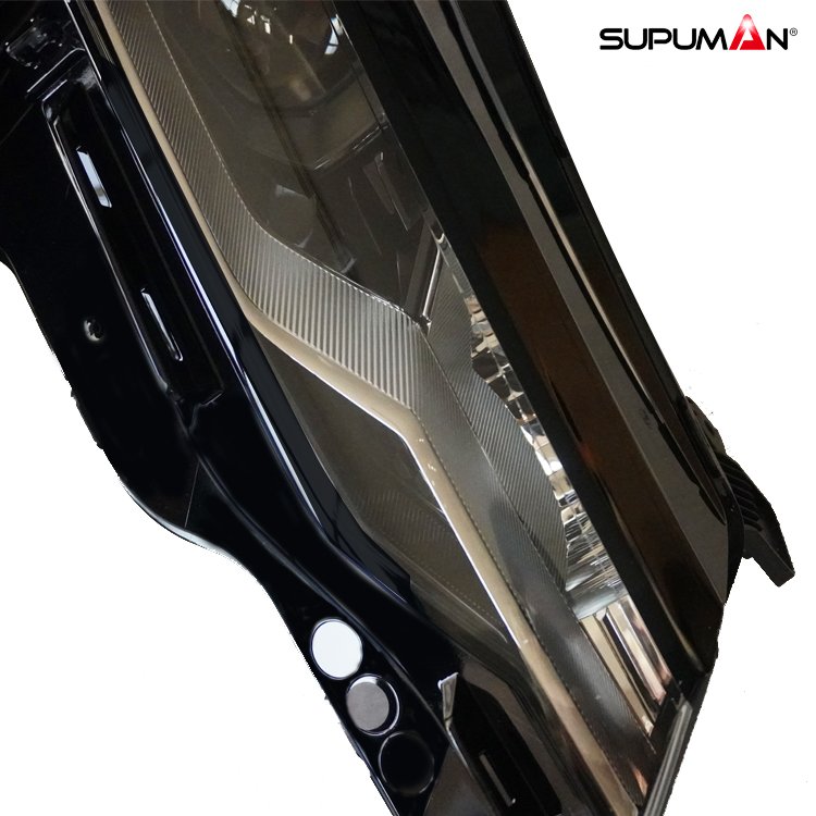 Cadillac CT4 head lamp - Image 3